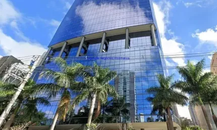 Conjunto Comercial 871,00m², 04 banheiros e 24 vagas de garagem.  Condomínio com portaria, segurança e recepção.  Excelente localização