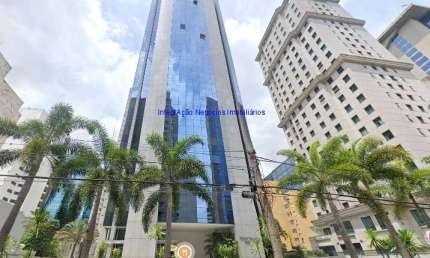 Conjunto Comercial 136m², 01 banheiro e 02 vagas de garagem.  Condomínio com portaria, segurança e recepção.  Excelente localização