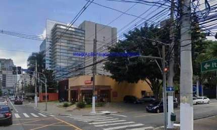 Loja 419m² com 05 banheiros.  Excelente localização, entre as Ruas General Mena Barreto, Oliveira Dias e Avenida São Gabriel.