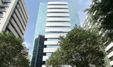 Prédio comercial  2.452m², 11 salas, 11 banheiros e 60 vagas de garagem.  excelente localização, á 3 minutos andando para a estação do metrô