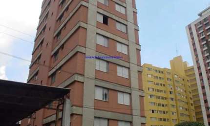 Apartamento Studio 34m², 01 dormitório, 01 banheiro e 01 vaga de garagem.  Condomínio com portaria e segurança .  Excelente localização