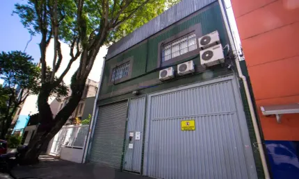 Galpão 1000m², 05 banheiros e 10 vagas de garagem.  excelente localização á 8 minutos andando para a estação do metrô santa cecilia