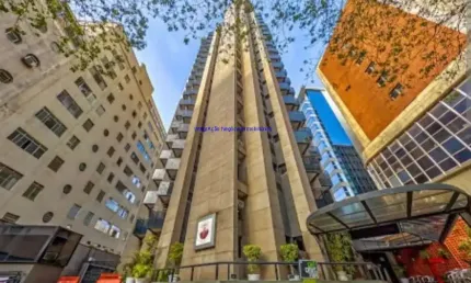 Apartamento 48m², 01 dormitório, 01 banheiro e 01 vaga de garagem.  Condomínio com segurança, portaria, piscina, academia e salão de festas.