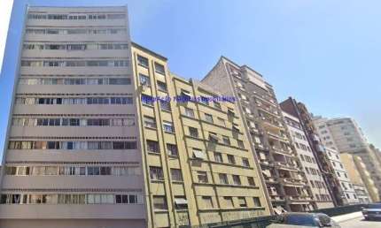 Apartamento Studio 28m², 01 dormitório e 01 banheiro.  Condomínio com segurança e portaria.  Excelente localização, á 5 minutos andando para a estação