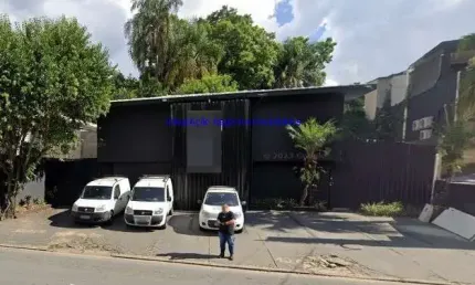Apartamento 281m², 02 banheiros e 08 vagas de garagem.  excelente localização, á 6 minutos andando para a estação do metrô oscar freire