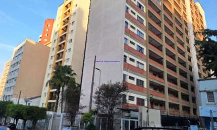 Apartamento 60m², 02 dormitórios, 01 banheiro e 01 vaga de garagem.  Condomínio com segurança e portaria.  Excelente localização