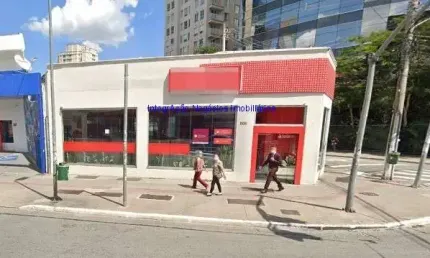 Loja 579m² e 02 banheiros.  excelente localização, á 1 minuto andando para a estação do metrô faria lima; entre as ruas claudio soares, diogo moreira