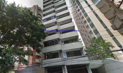 Conjunto comercial 44m², 01 banheiro e 01 vaga de garagem.  Condomínio com portaria, segurança e recepção.  Excelente localização