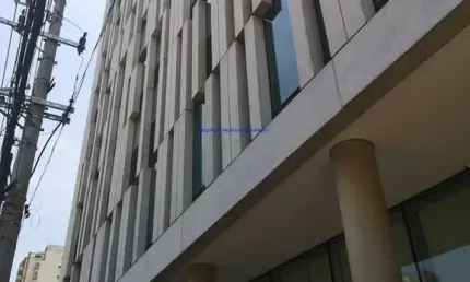 Conjunto Comercial 46m², 01 banheiro e 01 vaga de garagem.  Condomínio com portaria, segurança e recepção.  Excelente localização
