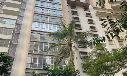 Apartamento  310m², 03 dormitórios, 02 banheiros e 01 vaga de garagem.  Condomínio com portaria e segurança.  Excelente localização