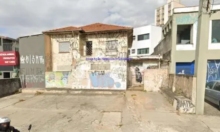 Terreno 347m².  Excelente localização entre as Ruas Tito, Luís Martins e João Anes.; Próximo da estação de trem Lapa.