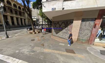 Loja 1.360m² e  08 banheiros.  Excelente localização á 05 minutos andando para a estação do metrô Anhangabaú; Entre as Ruas 24 de Maio
