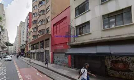 Prédio Comercial 300m² e 02 banheiros.  Excelente localização á 2 minutos andando para a estação do metrô Anhangabaú; Entre as Ruas Nova Barão
