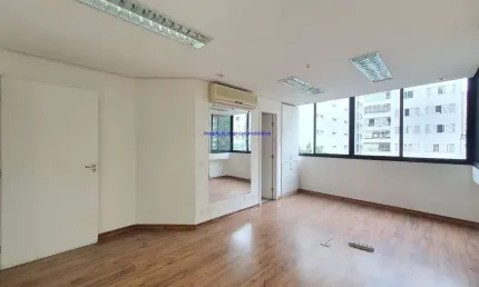Conjunto comercial 44m²,  01 banheiro e 01 vaga de garagem.  condomínio com portaria, segurança e recepção.  excelente localização