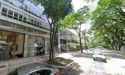 Conjunto comercial 300m² e 03 banheiros.  condomínio com portaria, segurança e recepção.  excelente localização