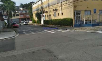 Galpão 700m², 06 banheiros e 03 vagas de garagem.  Excelente localização, entre as Ruas Cachoeira Dourada, Professor Sylla Mattos e Vinte e Cinco