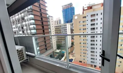 Conjunto Comercial 31m², 01 banheiro e 01 vaga de garagem.  Condomínio com portaria, segurança e recepção.  Excelente localização