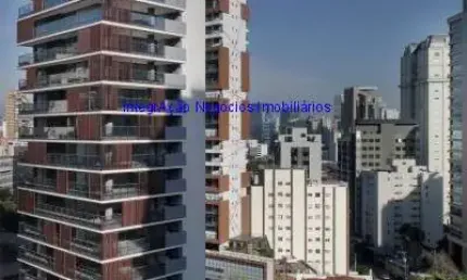 Apartamento 252m², 04 dormitórios (sendo suítes), 05 banheiros e 04 vagas de garagem.  Condomínio com portaria, segurança, piscina, salão de festa