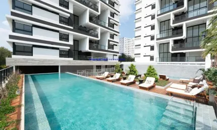 Apartamento 105m², 02 dormitórios ( sendo suítes), 03 banheiros e 02 vagas de garagem.  Condomínio com portaria, segurança, piscina, salão de festa