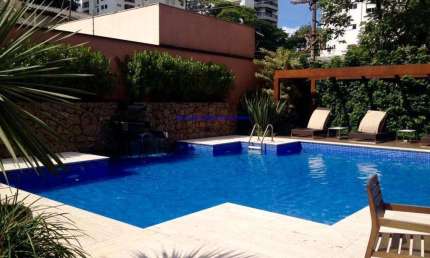 Apartamento 227m², 04 dormitórios (sendo 02 suítes), 03 banheiros e 02 vagas de garagem.  Condomínio com segurança e portaria, piscina, salão de festa