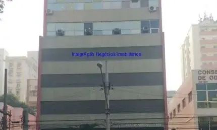 Conjunto comercial 55m², 01 copa, 02 banheiros e 01 vaga na garagem.  condomínio com recepção e portaria.  excelente localização