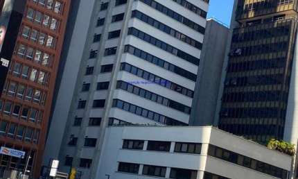 Conjunto Comercial  MOBILIADO 520m², 03 salas, 02 banheiros e 02 vagas na garagem.  Condomínio com recepção e portaria.  Excelente localização