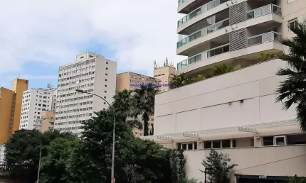 Condomínio com segurança e monitoramento.  Excelente localização á 7 minutos andando para a Estação do Metrô Anhangabaú; Entre o Viaduto Nove de Julho