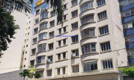 Apartamento 80m², 02 dormitórios e 01 banheiro.  Condomínio com Segurança e Portaria.  Excelente localização, á 10 minutos andando para a Estação