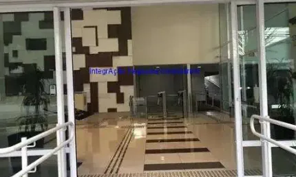 Conjunto Comercial  MOBILIADO 35m², 01 copa, 01 banheiro e 01 vaga na garagem;  Condomínio com Recepção e Segurança.  Excelente localização