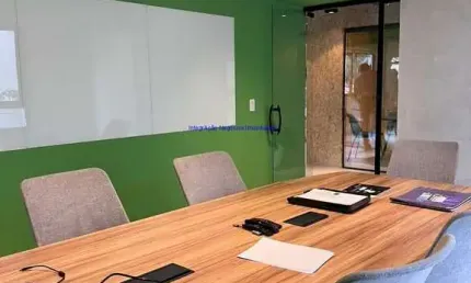 Conjunto comercial 266,80 m² e 02 banheiros.  condomínio com recepção e segurança.  excelente localização á 5 minutos andando para a estação do metrô