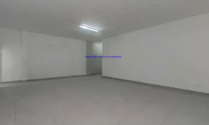 Galpão 480m² e 02 banheiros; O Imóvel possui  Vestiários, Refeitório, Infra estrutura e cabeamento para ar condicionado