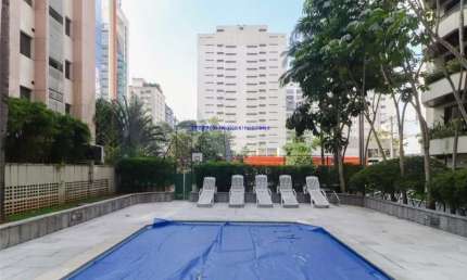 Apartamento 120m², 03 dormitórios (sendo 01 suíte), 03 banheiros e 02 vagas na garagem. Condomínio com Segurança, Portaria, Churrasqueira