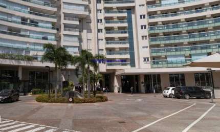 Apartamento 71m², 02 dormitórios (senda 01 suíte), 02 banheiros e 01 vaga na garagem. Condomínio com Segurança, Portaria, Churrasqueira, Piscina