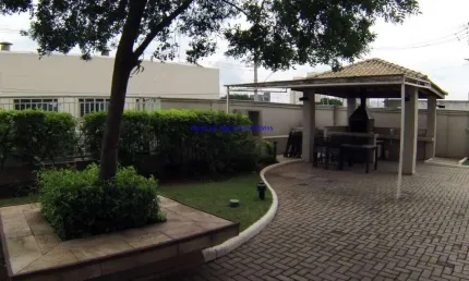Apartamento 70m², 02 dormitórios (sendo 01 suíte), 02 banheiros e 01 vaga na garagem.  Condomínio com segurança, portaria, churrasqueira, piscina