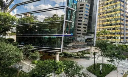 Conjunto comercial 899,37m², 01 banheiro e 19 vagas de garagem.  condomínio com recepção e segurança.  excelente localização