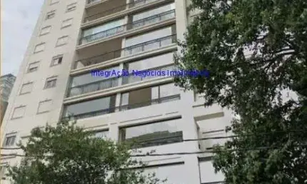 Apartamento 140m², 04 dormitórios (sendo 02 suítes), 04 banheiros e 02 vagas na garagem. condomínio com segurança, portaria, churrasqueira, piscina,