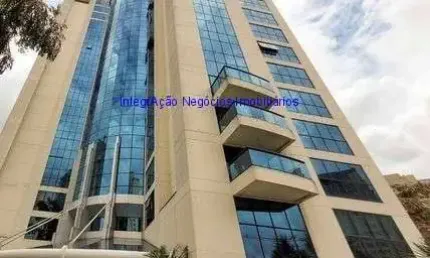 Apartamento Flat 28m², 01 dormitório, 01 banheiro e 01 vaga na garagem.  Condomínio com portaria, segurança, piscina, academia, playground,