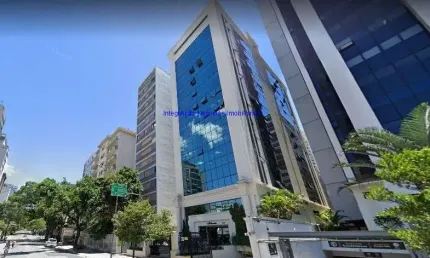 Condomínio com recepção e segurança.  Excelente localização á 8 minutos andando para a Estação do Metrô; Entre as Ruas Baronesa de Itu, São Vicente