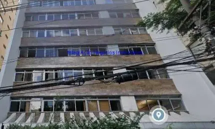 Apartamento 210m², 03 dormitórios (sendo 01 suíte), 04 banheiros e 02 vagas de garagem.  Condomínio com segurança e portaria.  Excelente localização