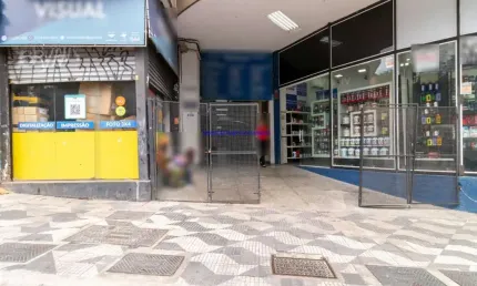 Loja 31m² e 01 banheiro.  excelente localização á 1 minuto andando para a estação do metrô são bento; entre a rua são bento  e  avenida são joão.