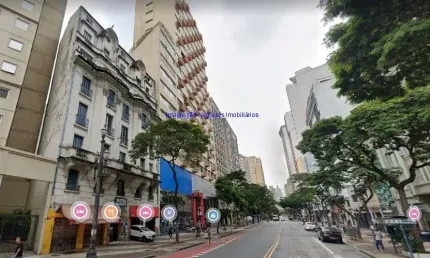 Condomínio com recepção e segurança.  Excelente localização á 7 minutos andando para a estação do metrô Santa Cecilia; Entre a Rua Vitória