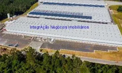 Galpão 16.326m² e 40 banheiros.  Excelente localização; Próximo da Sociedade Anhangüera Parque Empresarial e Palácio dos Leilões.