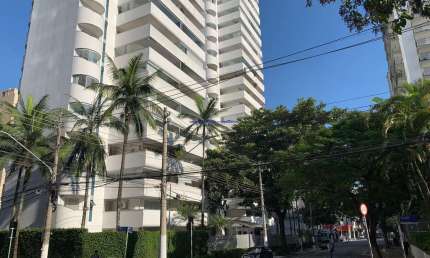 Apartamento 134,08m², 04 dormitórios (sendo suítes), 05 banheiros e 03 vagas na garagem.  Condomínio com portaria, segurança, piscina, churrasqueira,