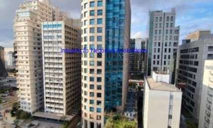 Conjunto Comercial 93,34m², 02 banheiros e 01 vaga na garagem.  Condomínio com recepção e segurança.  Excelente localização