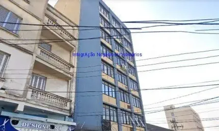 Conjunto comercial 301m² e 02 banheiros.  condomínio com recepção e segurança.  excelente localização á 9 minutos andando para a estação de trem lapa