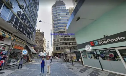 Loja 30m² e  01 banheiro.  excelente localização á 2 minutos andando para a estação do metrô sé; entre as ruas quintino bocaiúva e direita.