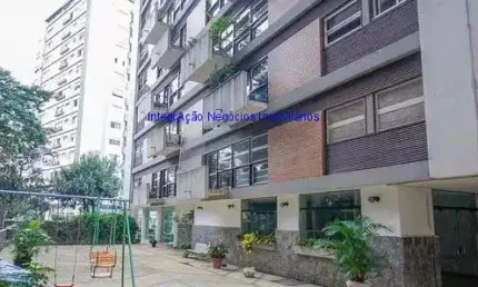 Apartamento 150m², 03 dormitórios (sendo 01 suíte), 03 banheiros e 01 vaga na garagem.  Condomínio com portaria, segurança, playground