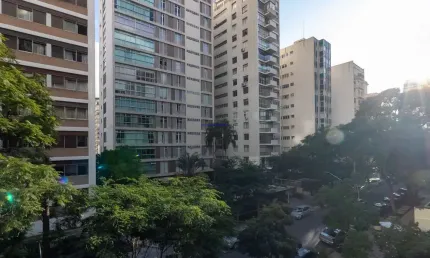Apartamento 120m², 03 dormitórios (sendo 01 suíte), 03 banheiros e 01 vaga na garagem.  condomínio com portaria, segurança, piscina,  churrasqueira