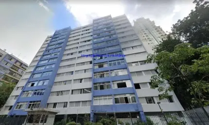 Apartamento 130m², 03 dormitórios (sendo  01 suíte), 02 banheiros e 01 vaga na garagem.  Condomínio com portaria e segurança.  Excelente localização