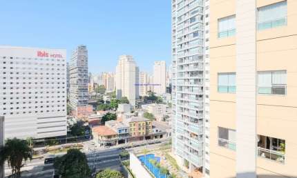 Apartamento 148m², 03 dormitórios (sendo suítes), 04 banheiros e 02 vagas na garagem.  Condomínio com portaria, segurança 24hrs, piscina